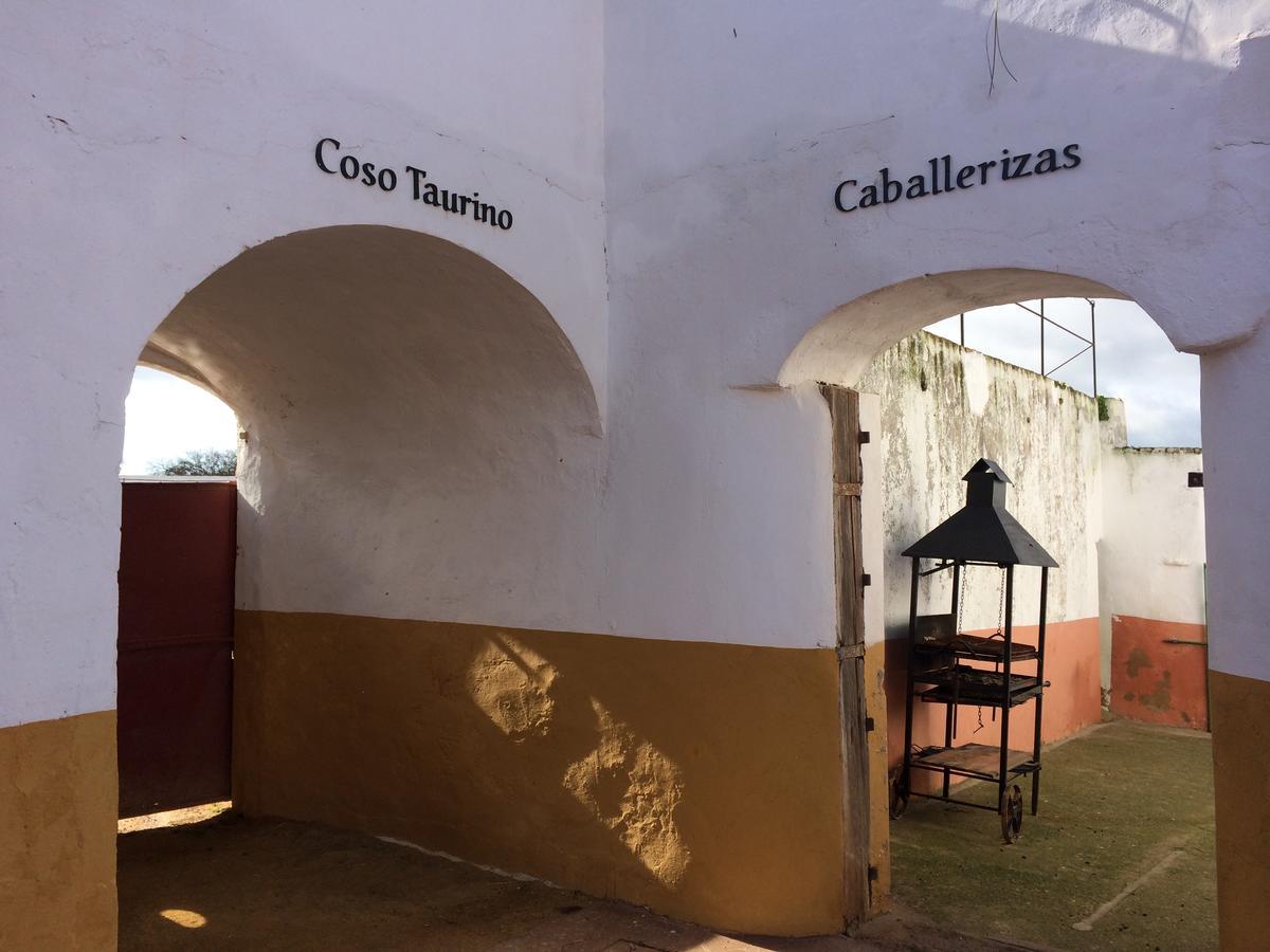 Hotel La Giralda Burguillos Del Cerro 外观 照片