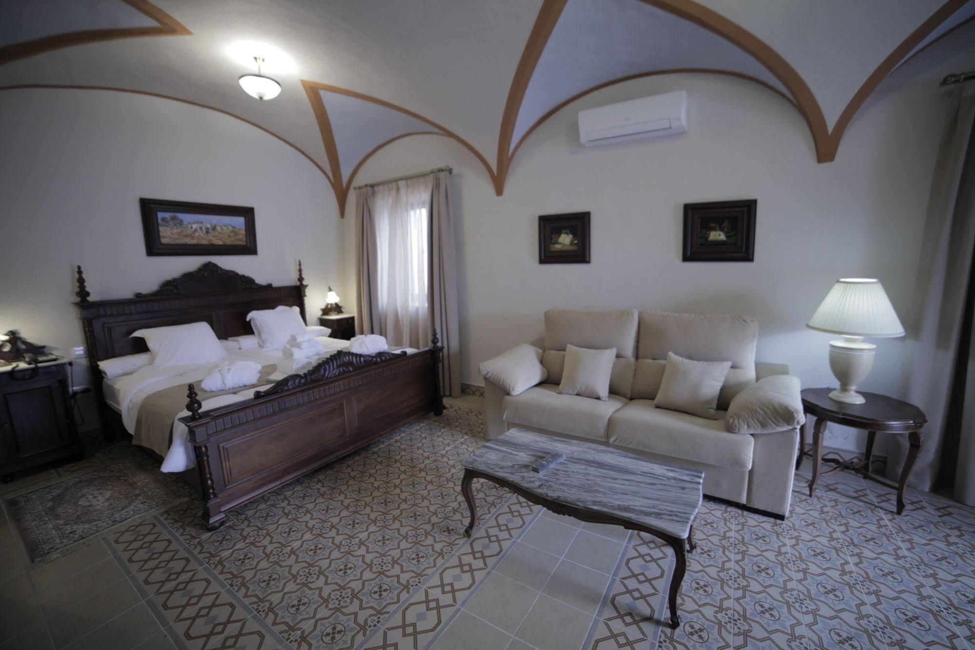 Hotel La Giralda Burguillos Del Cerro 外观 照片