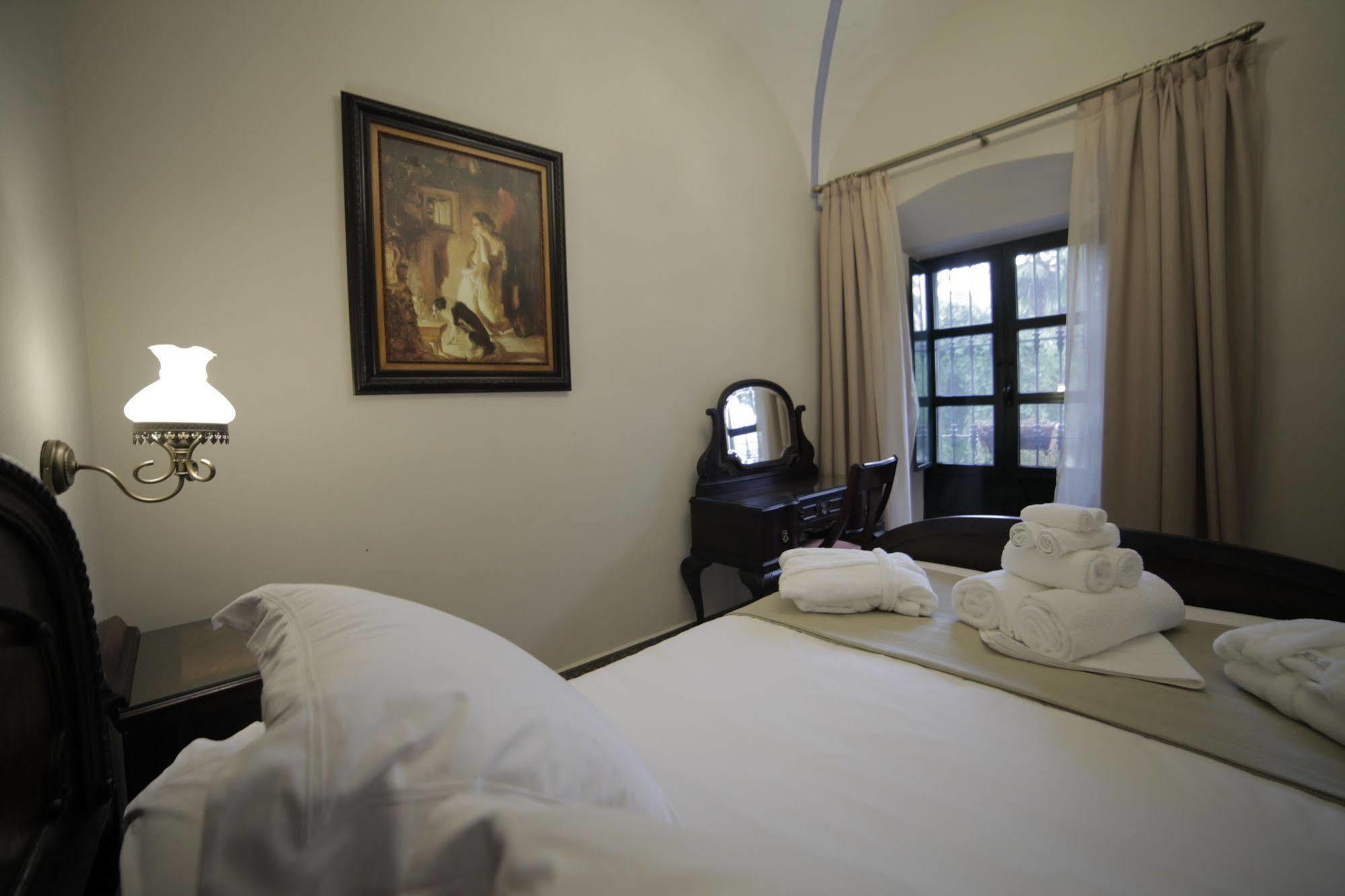 Hotel La Giralda Burguillos Del Cerro 外观 照片