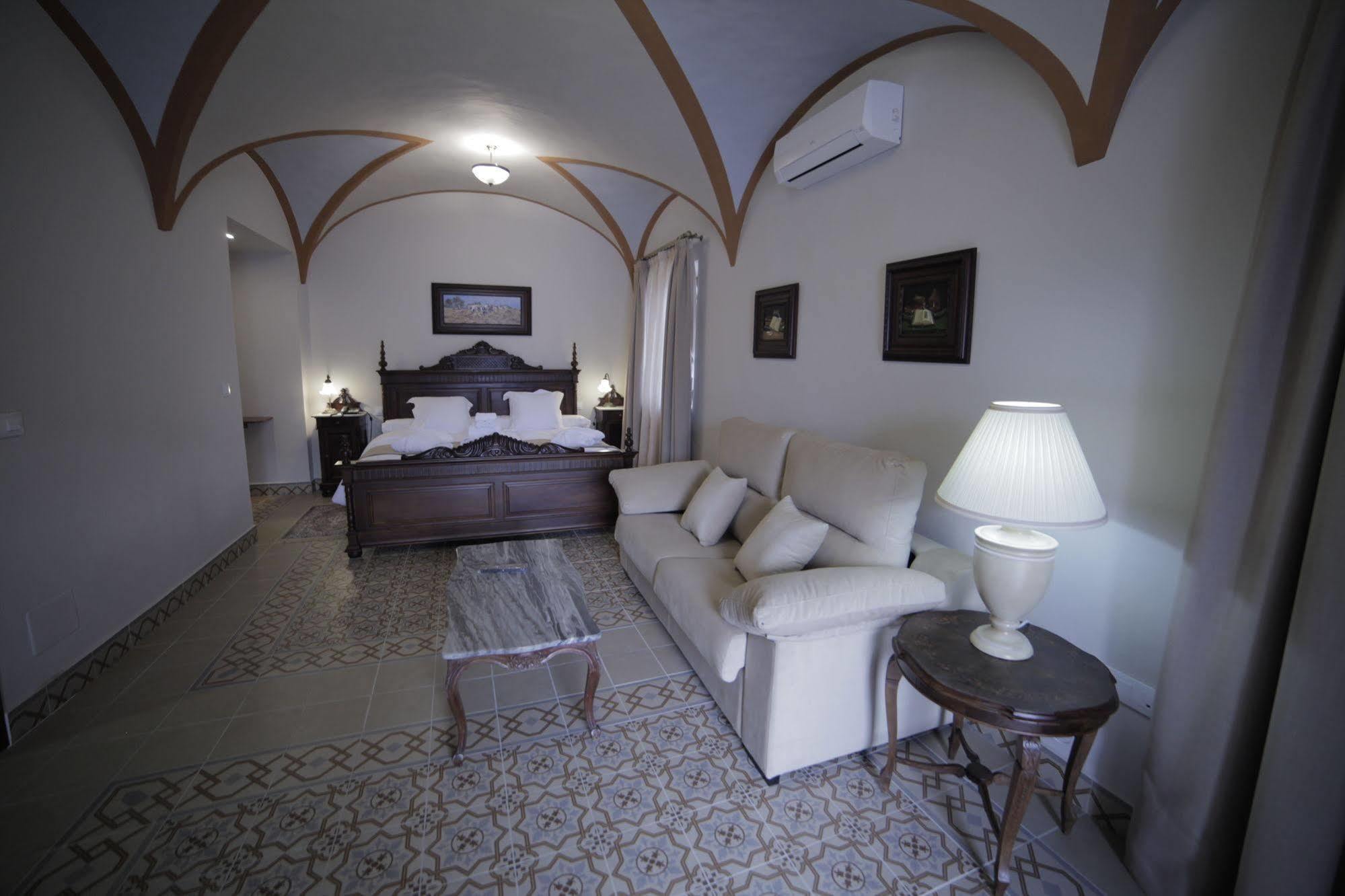 Hotel La Giralda Burguillos Del Cerro 外观 照片