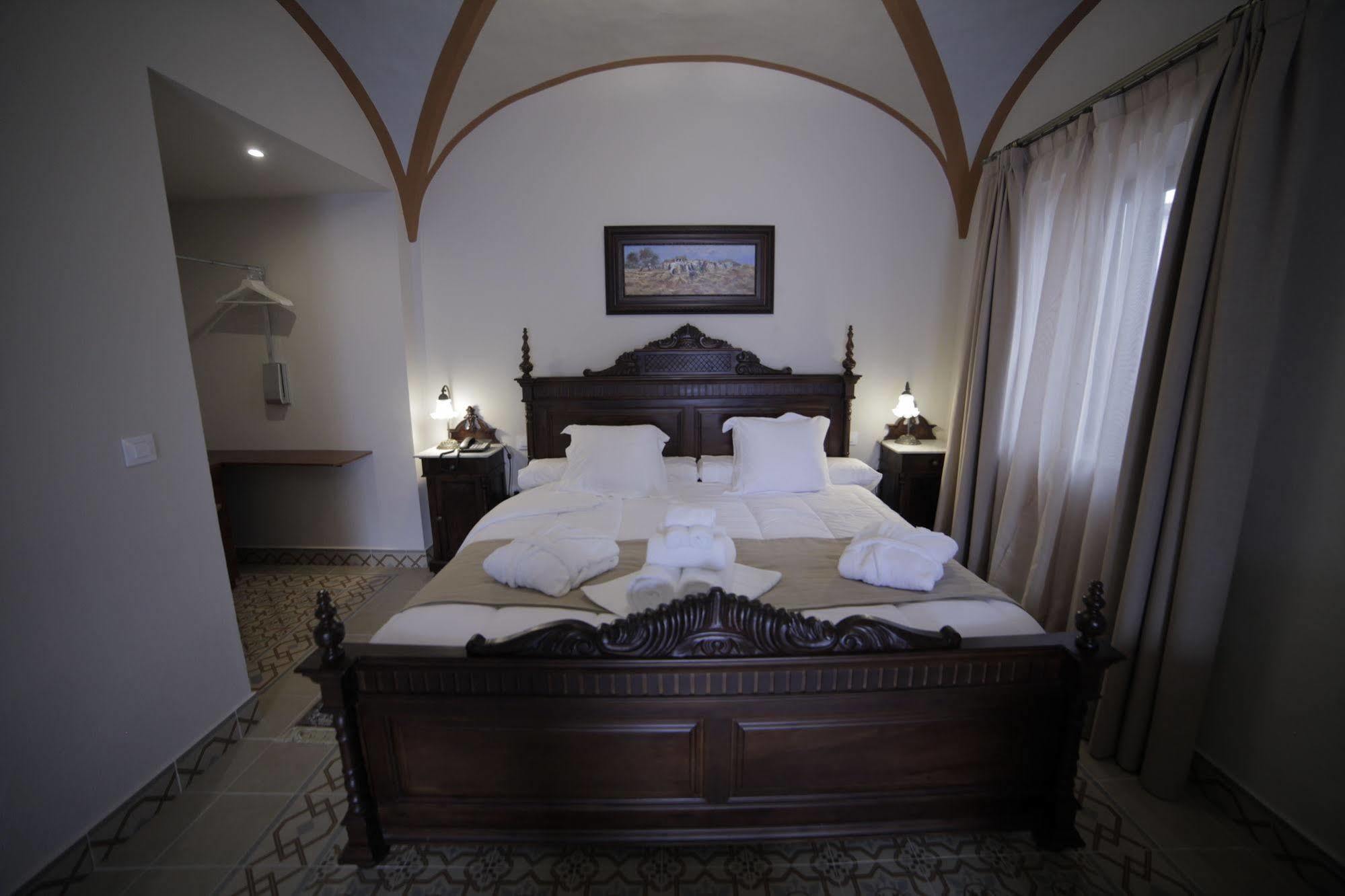 Hotel La Giralda Burguillos Del Cerro 外观 照片